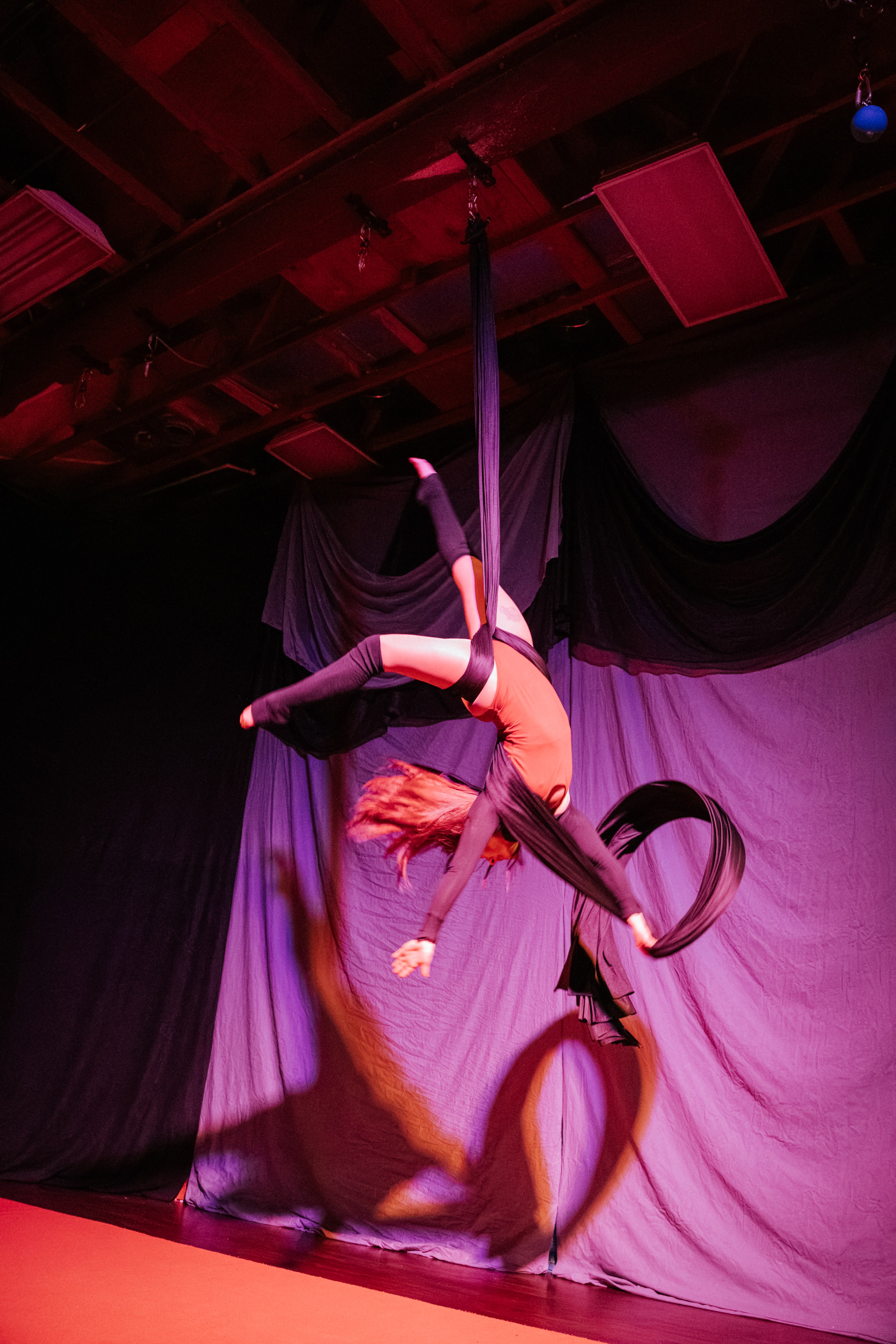 Darya Devotion silks lache aerial performance