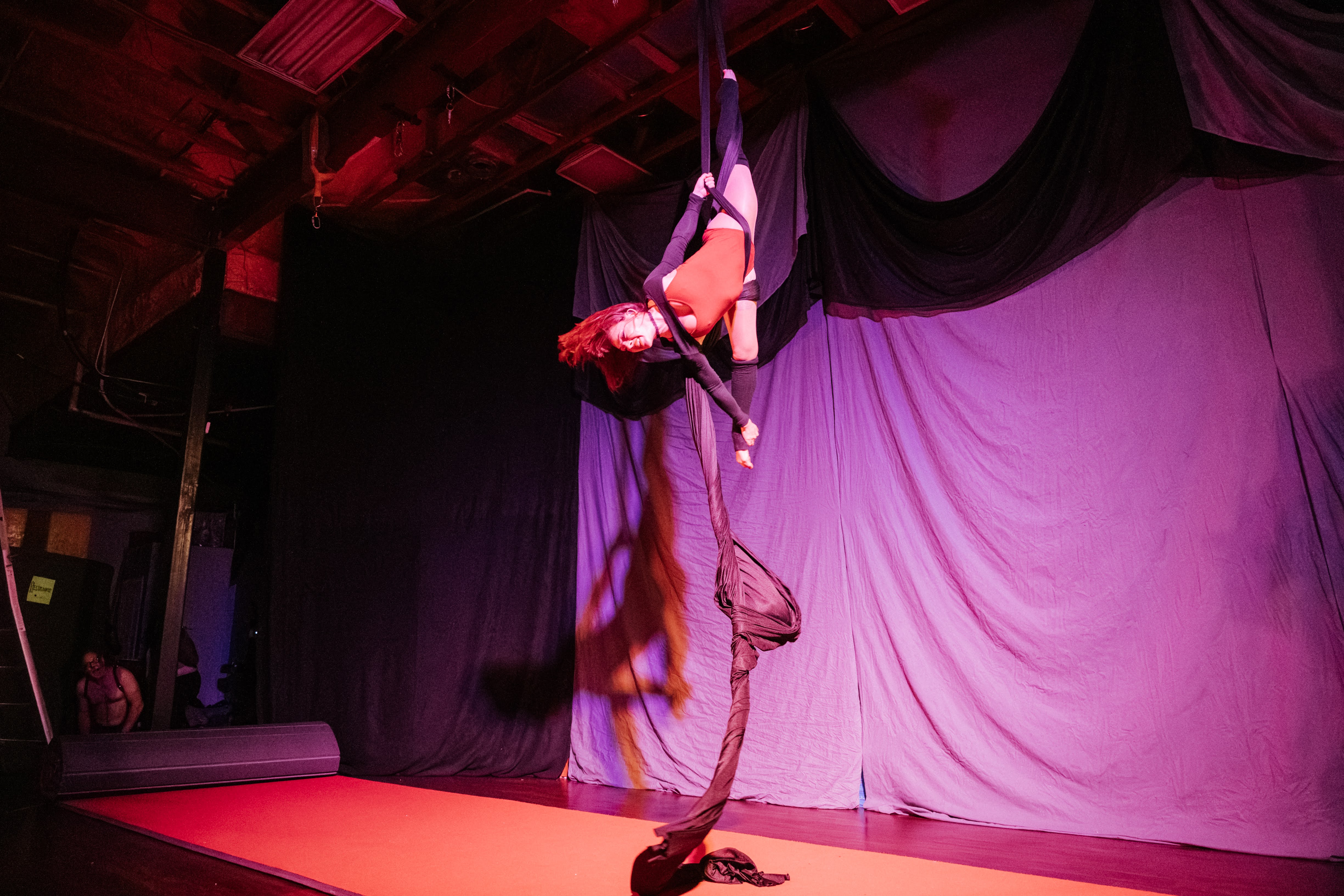 Darya Devotion silks lache aerial performance