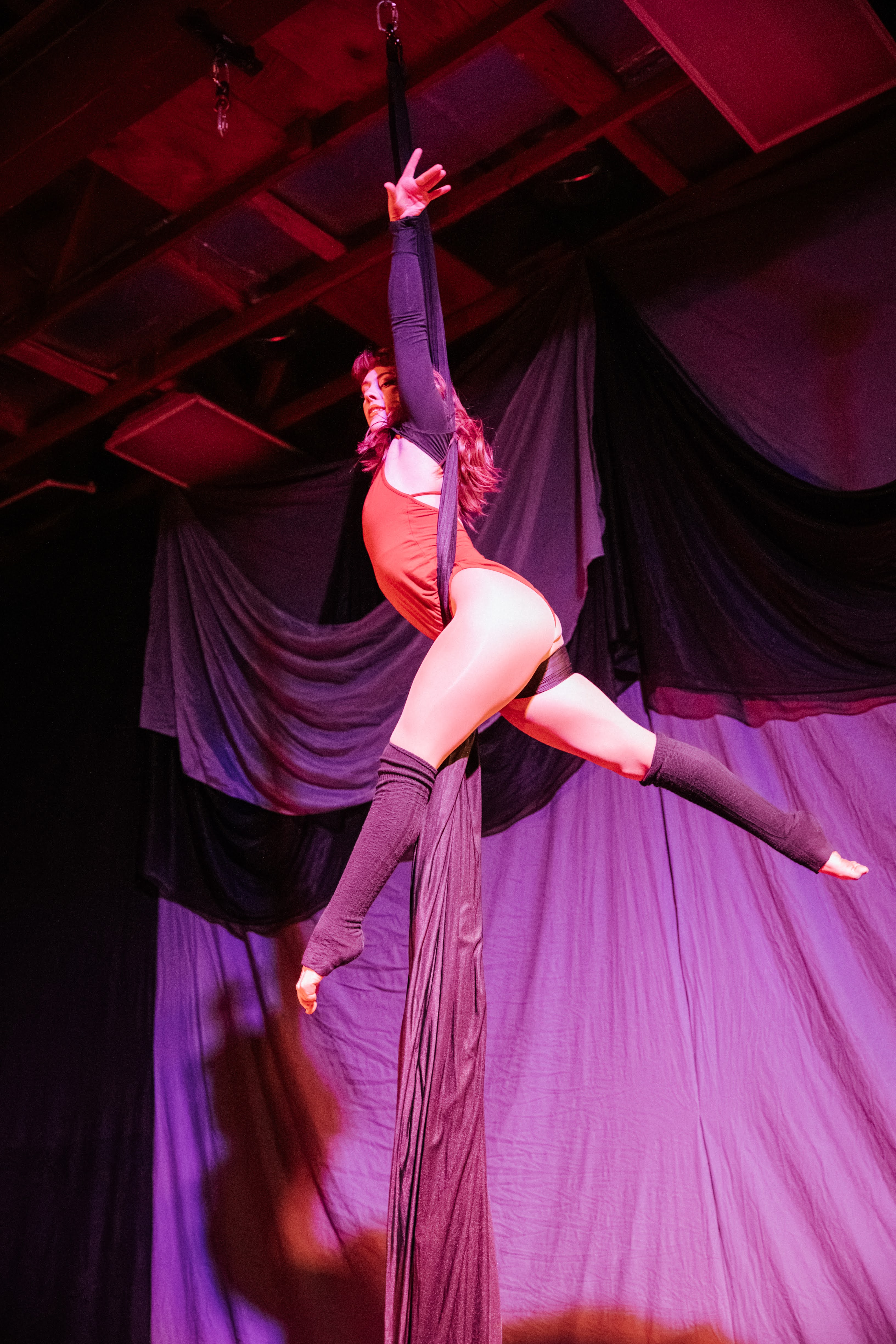 Darya Devotion silks lache aerial performance